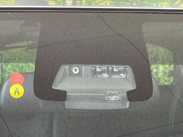 【トヨタセーフティセンス】走行中に前方の車両等を認識し、衝突しそうな時は警報とブレーキで衝突回避と被害軽減をアシスト。より安全にドライブをお楽しみいただけます。