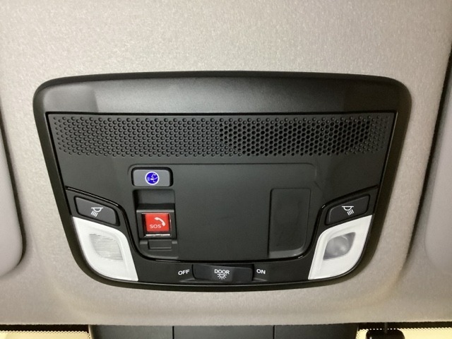 Honda CONNECT搭載車です。「Honda Total Care プレミアム」に加入頂くと、「緊急サポートセンター」や「Honda ALSOK駆けつけサービス」などのサービスが受けられます。