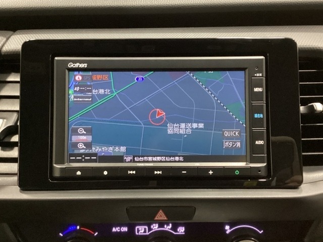 ナビゲーションはインターナビ対応のGathers純正メモリーナビを搭載しています。Bluetoothオーディオ機能がありますので、スマートフォンなどの音楽も再生できます。
