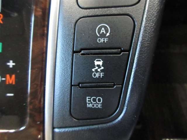 アクセル操作に対する駆動力を穏やかにし、燃費のさらなる向上を助けるECOモートを搭載。