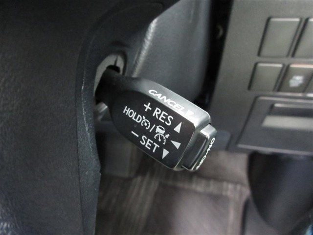 ミリ波レーダーと単眼カメラで、車間距離を保ちながら追従走行を支援するレーダークルーズコントロール。