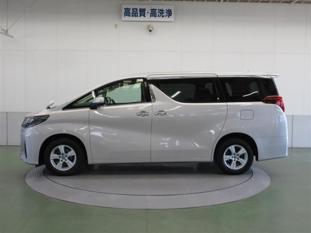 羨望のまなざしが注がれるとき、さらに個性が輝きを増すスタイリッシュなサイドスタイル。