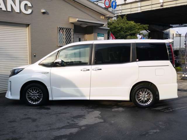 両側電動スライドドアで乗り降りもらくらく！