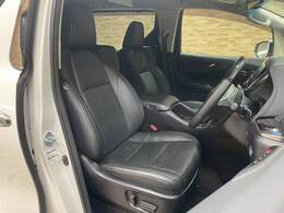 アイポイントが高く、非常に見晴らしの良いコックピットはロングドライブに最適。一度乗ったら病みつきです。