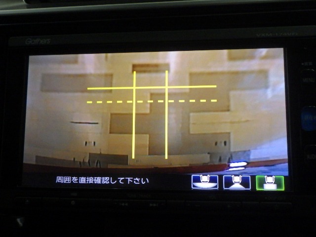 バックカメラの画像です。ガイドラインがスムースな車庫入れをサポートいたします！車庫入れの安心感がアップしますね☆