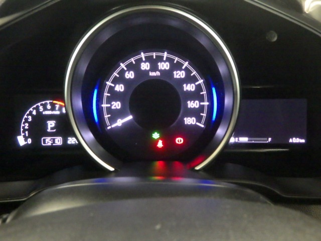 メーターも見易いレイアウトなので安心ドライブをサポートします☆