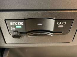 【ETC】有料道路を利用する際に料金所で停止することなく通過できる、ETC車載器（ノンストップ自動料金収受システム機器）が装備されています。セットアップを行うことで利用可能になります。