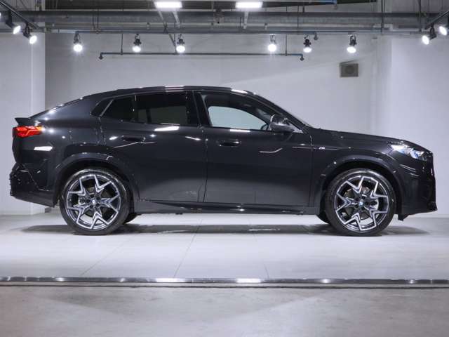 BMW認定中古車は360°チェックリストに従い徹底的にチェック。エンジンやトランスミッション、電気系統やコンピュータ・システムなどを詳細に点検。交換基準に達した部品は整備した後にご納車いたします。