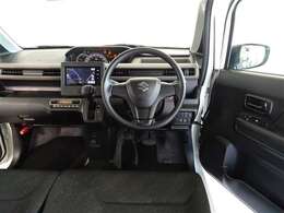 視界良好、操作しやすい運転席です。