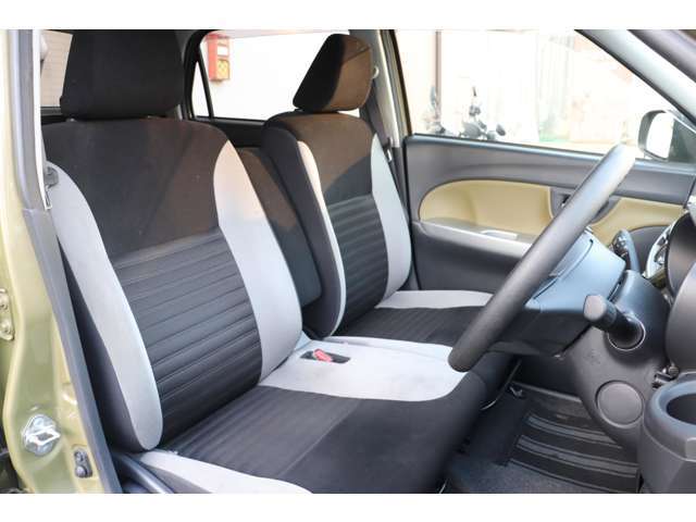 運転席・助手席も目立った傷や汚れなどなく綺麗な状態です！