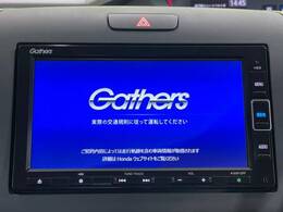 【純正ナビ】人気の純正ナビを装備しております。ナビの使いやすさはもちろん、オーディオ機能も充実！キャンプや旅行はもちろん、通勤や買い物など普段のドライブも楽しくなるはず♪