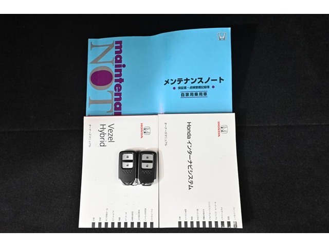 保証書・記録簿・取扱説明書と揃っております。キーの電池は新品にお取替えしてから納車させていただきますので安心してお乗りください。