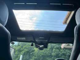 人気オプションのサンルーフ装備車です！