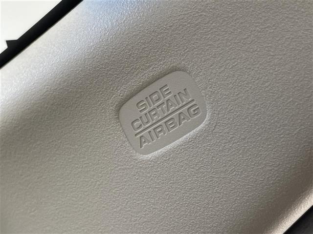 【運転席】座り心地が良いシートなので長時間の運転でも快適にお過ごしいただけます。新品のフロアマットのご注文も可能です。掲載箇所以外にご希望の写真がございましたらお気軽にお問い合わせ下さい。