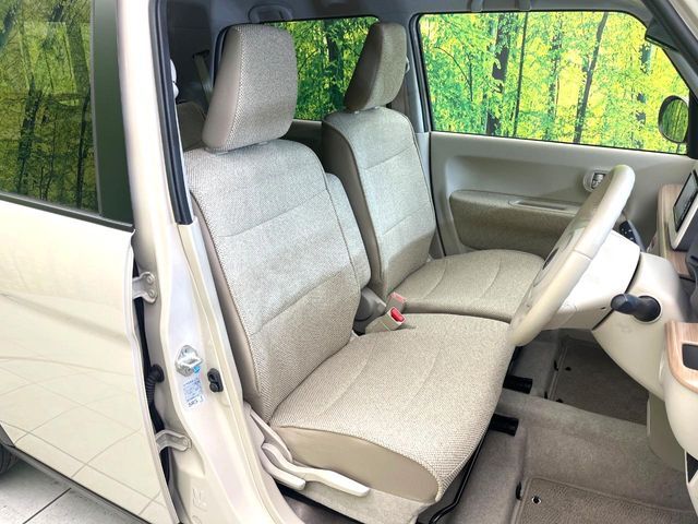 運転席シート廻りは使用感も少なく、良好な状態となっています。丁寧に使われていたことがよくわかりますね。