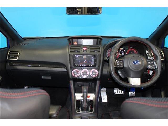 インパネ周りの使用感も少なく、状態の良いお車です！ご不明点やご来店のお際は是非お電話でご連絡下さい！