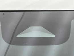 【ホンダセンシング】走行中に前方の車両等を認識し、衝突しそうな時は警報とブレーキで衝突回避と被害軽減をアシスト。より安全にドライブをお楽しみいただけます。