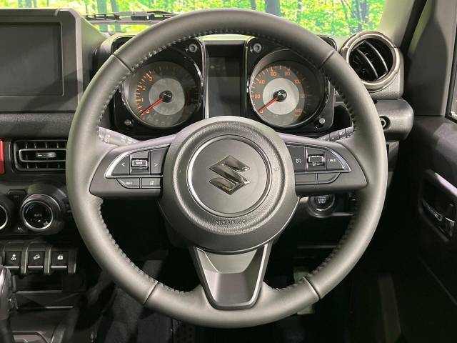 【純正革巻きステアリング】上質な革を使用することで、手にしっかり馴染みとても運転しやすいハンドルです♪