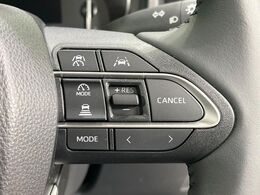 【レーダークルーズコントロール】高速道路での長距離走行が楽に！！自動で速度を保つクルーズコントロールが、衝突軽減システムと連携し、前方の車両を感知して車間を保つように速度調節してくれます！！