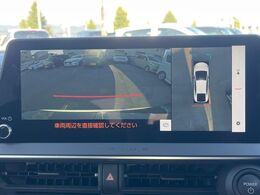 【パノラミックビューモニター】専用のカメラにより、上から見下ろしたような視点で360度クルマの周囲を確認することができます☆死角部分も確認しやすく、狭い場所での切り返しや駐車もスムーズに行えます。