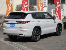 三菱のプラグインハイブリッドSUV！3列シート仕様の7人乗りアウトランダーPHEVが入庫しました！！