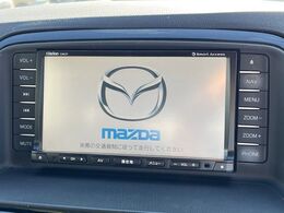 【純正ナビ】人気の純正ナビを装備しております。ナビの使いやすさはもちろん、オーディオ機能も充実！キャンプや旅行はもちろん、通勤や買い物など普段のドライブも楽しくなるはず♪