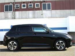 リヤ5面プライバシーフィルムを施工してます。断熱効果もあります。