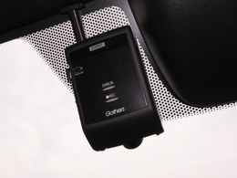◆ドライブレコーダー◆映像・音声などを記録する自動車用の装置です。　もしもの事故の際の記録はもちろん、旅行の際の思い出としてドライブの映像を楽しむことができます。