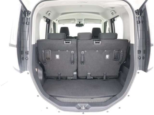 広々としたラゲージスペースを備えています。大きなものや長さのある荷物もしっかりと積み込めます。