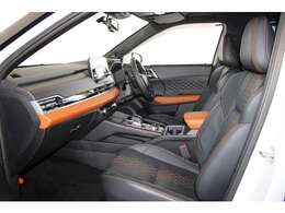 長距離でもゆったり運転できるフロントシート！