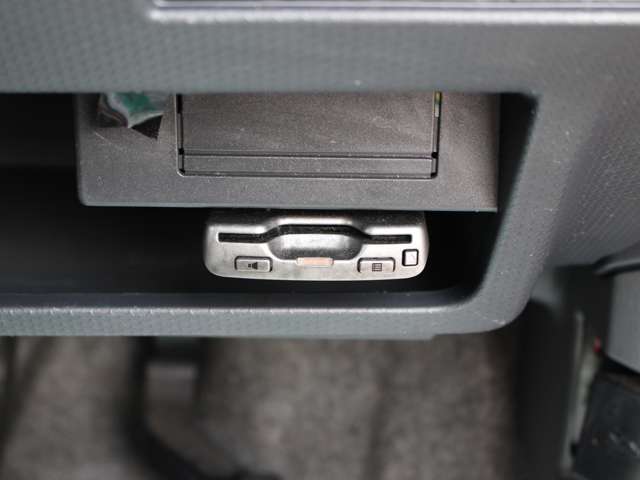 ETCももちろん装備！いまや無い車はないのではないかというくらいですがこちらも例外ではなく装備されております！後からつける手間もお金もかからず高速もスイスイなので友達・家族と遠出も楽しくなるはずです