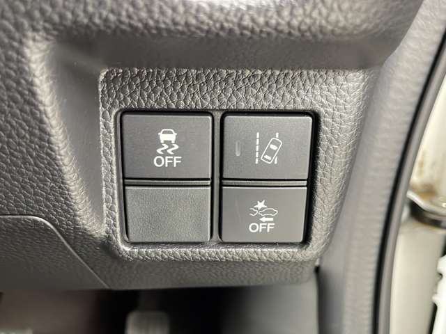【運転席操作部】『運転席周辺の装備』の画像になります。快適なドライブを楽しむための機能が装備されています！運転席から触れるので使いやすいです！