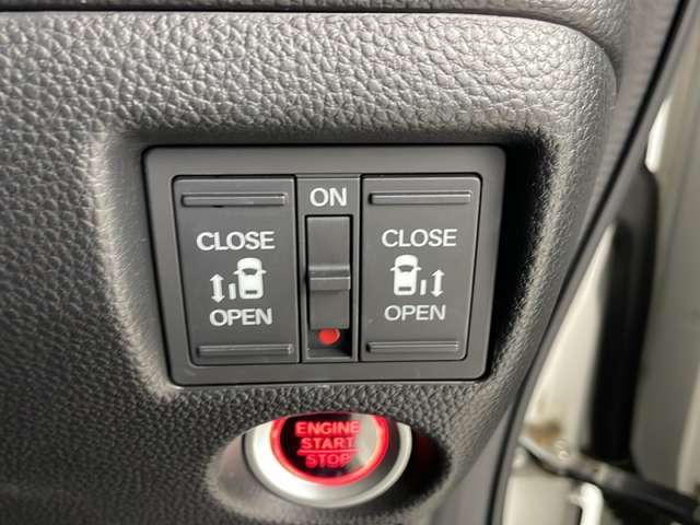 【運転席操作部】『運転席周辺の装備』の画像になります。快適なドライブを楽しむための機能が装備されています！運転席から触れるので使いやすいです！