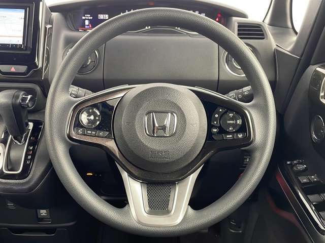 【ハンドル】『ハンドル/ステアリング』の画像になります。写真の内容に関してご不明点、ご質問等がございましたらお気軽にガリバー店舗までお問い合わせください。