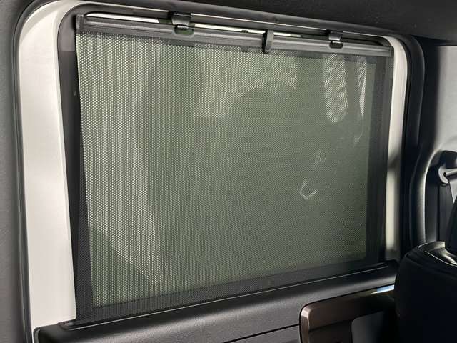 【後部座席操作部】『後部座席周辺の装備』の画像になります。写真の内容に関してご不明点、ご質問等がございましたらお気軽にガリバー店舗までお問い合わせください。