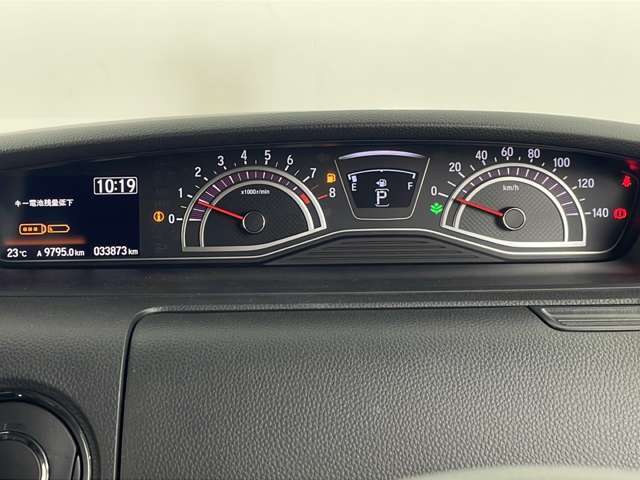 【スピードメーター】『スピードメーター』の画像になります。メーターがシンプルで見やすく運転しやすいですね！