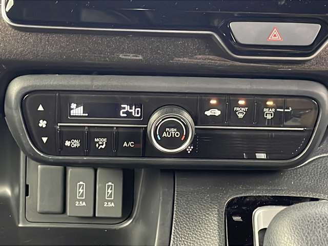【運転席操作部】『運転席周辺の装備』の画像になります。快適なドライブを楽しむための機能が装備されています！運転席から触れるので使いやすいです！