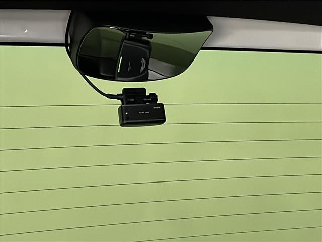 【ドライブレコーダー】映像・音声などの運転中の記録を残します。事故などを起こした起こされた時の証拠になりえますので、もしも時でも安心ですね。