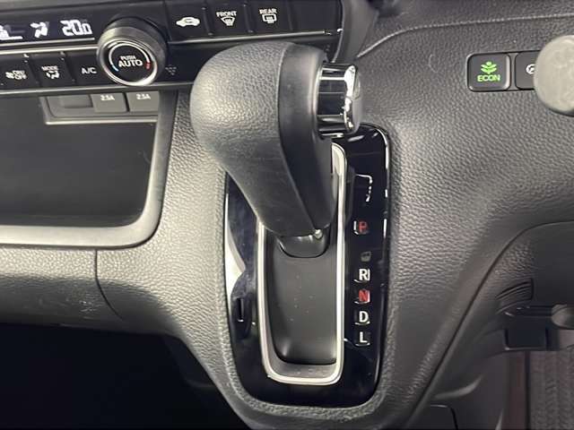 【シフトレバー】『シフトレバー』の画像になります。写真の内容に関してご不明点、ご質問等がございましたらお気軽にガリバー店舗までお問い合わせください。