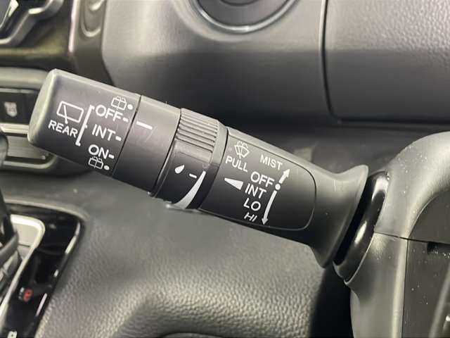 【運転席操作部】『運転席周辺の装備』の画像になります。快適なドライブを楽しむための機能が装備されています！運転席から触れるので使いやすいです！
