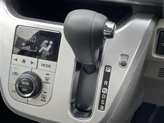 気になる車はすぐにお問い合わせください！画面右側の0066から始まる無料ダイヤルからお問い合わせ下さい！専門スタッフがお車のご質問にお答えいたします！