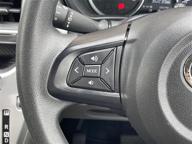 こちら運転席周りの操作部分の写真になります。各部しっかり動作の確認をしておりますので、ご安心だくさい。また、第三者機関の鑑 定書もありますので、そちらも併せて、ご確認いただければ幸いです！