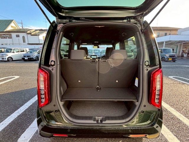 ラゲッジスペースもゆったりしています！！