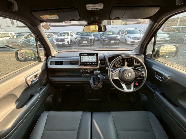 ゆとりあるシンプルな内装です★