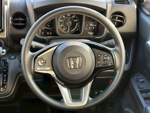 ゆとりあるシンプルな内装です★