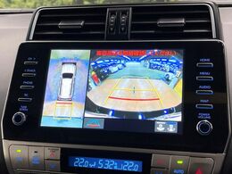 【パノラミックビューモニター】専用のカメラにより、上から見下ろしたような視点で360度クルマの周囲を確認することができます☆死角部分も確認しやすく、狭い場所での切り返しや駐車もスムーズに行えます。