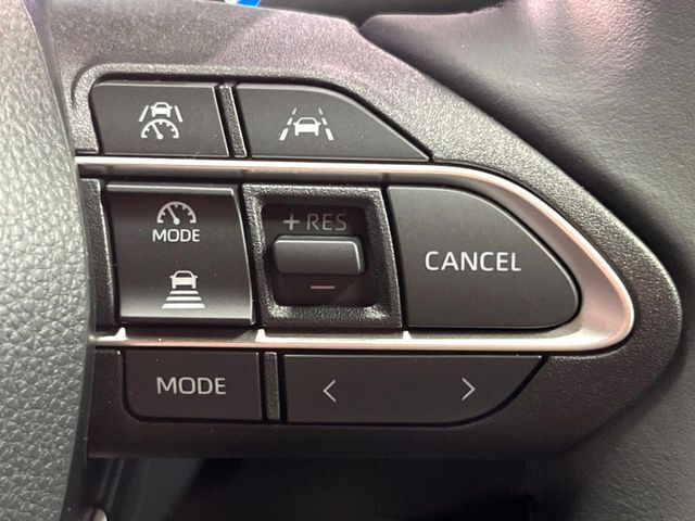【レーダークルーズコントロール】高速道路での長距離走行が楽に！！自動で速度を保つクルーズコントロールが、衝突軽減システムと連携し、前方の車両を感知して車間を保つように速度調節してくれます！！
