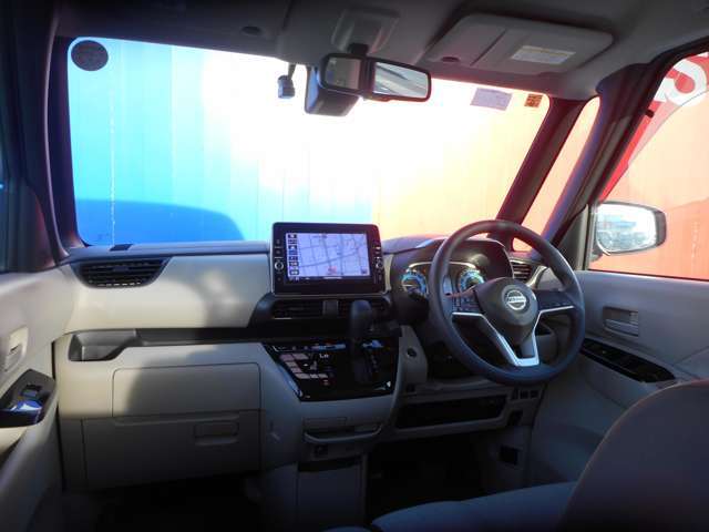 フロントガラスも大きく開放感がありますので、視界が広く運転がとてもし易いです。