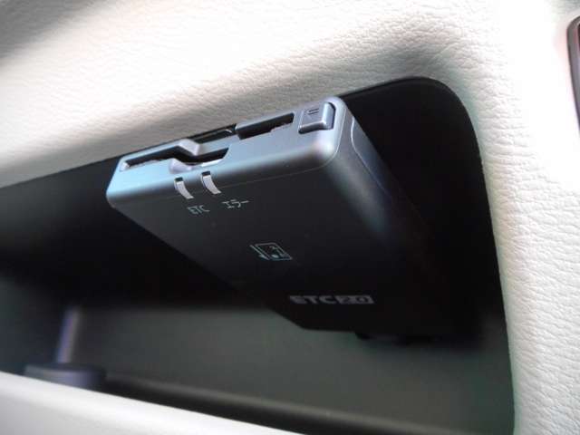 ETCは運転席右下にあります。
