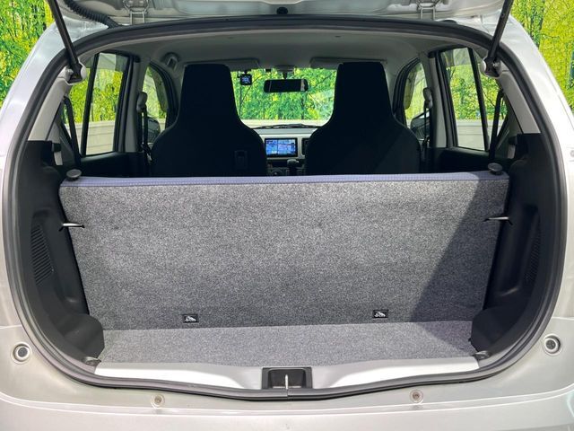 普段のお買い物や通勤、送迎等に十分な荷室スペースを確保しております。セカンドシートを倒すと、大きな荷物の積載も可能です♪